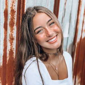 Meet your Posher, Ava